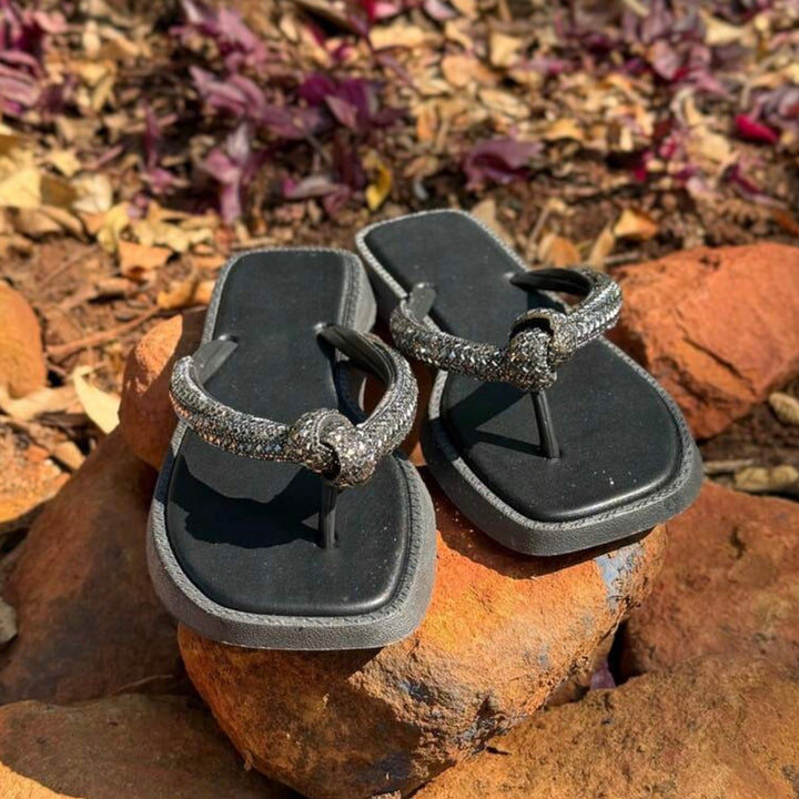 Sandália feminina com Nó Bico Quadrado